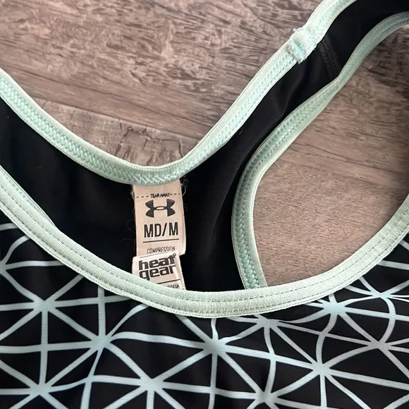 Under Armour women’s sports bra size M - Picture 3 of 3